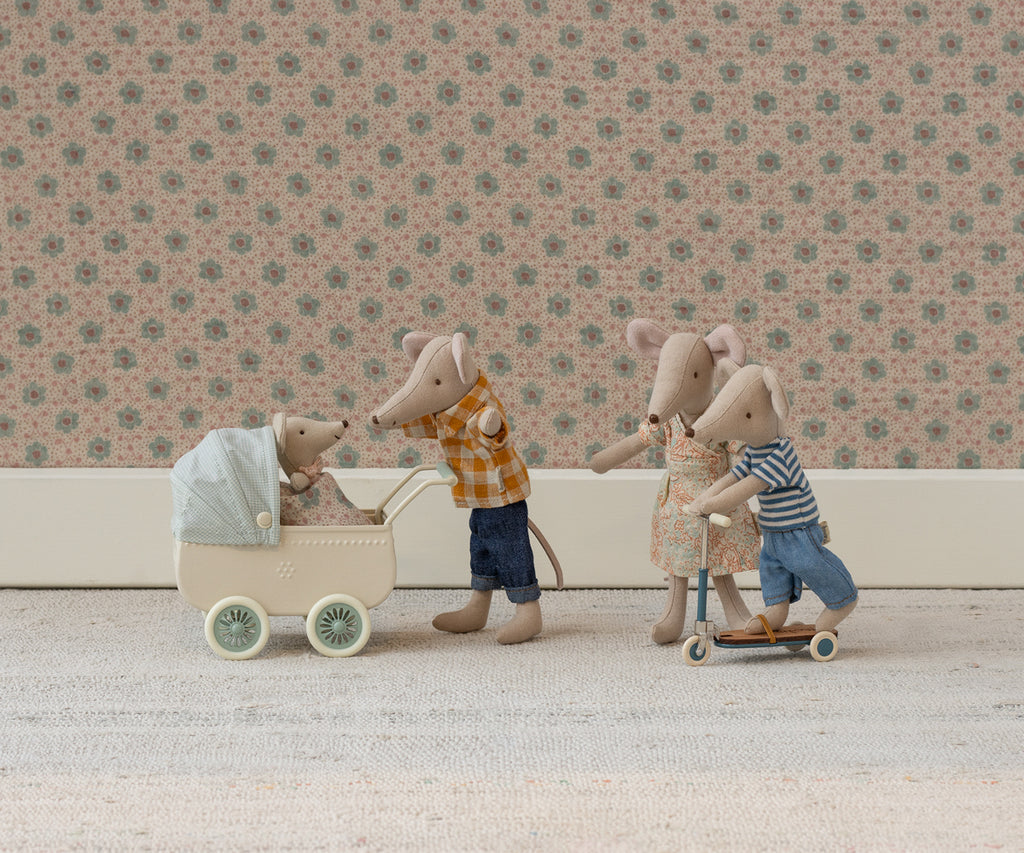 Kinderwagen mit Babymaus - Minze