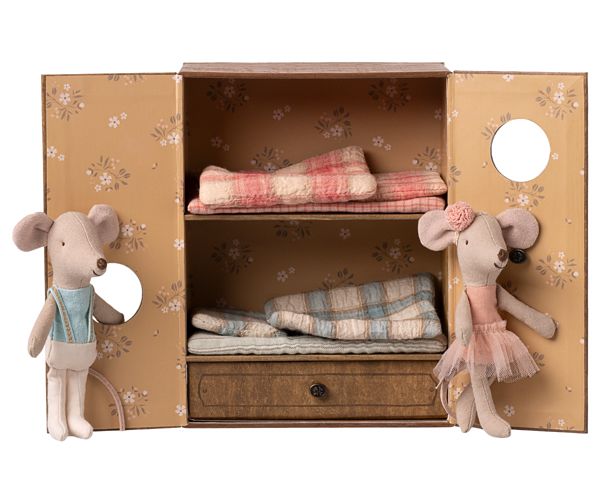 Ballettmäuse im Tanzstudio kleine Schwester und kleiner Bruder